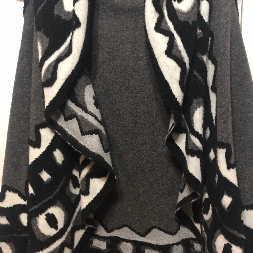 Patterned Wool Style Black and Gray Vest - Picture 2 of 5